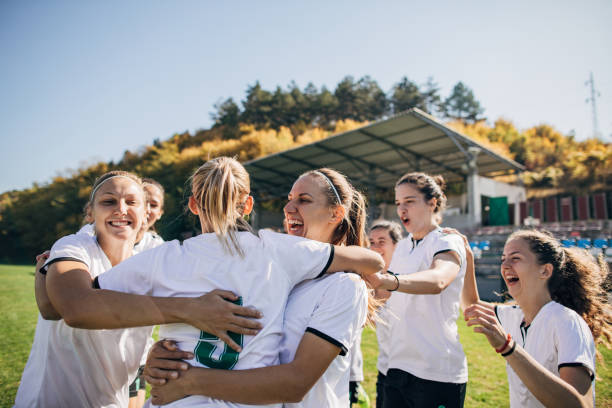 其表现背后 其表现背后